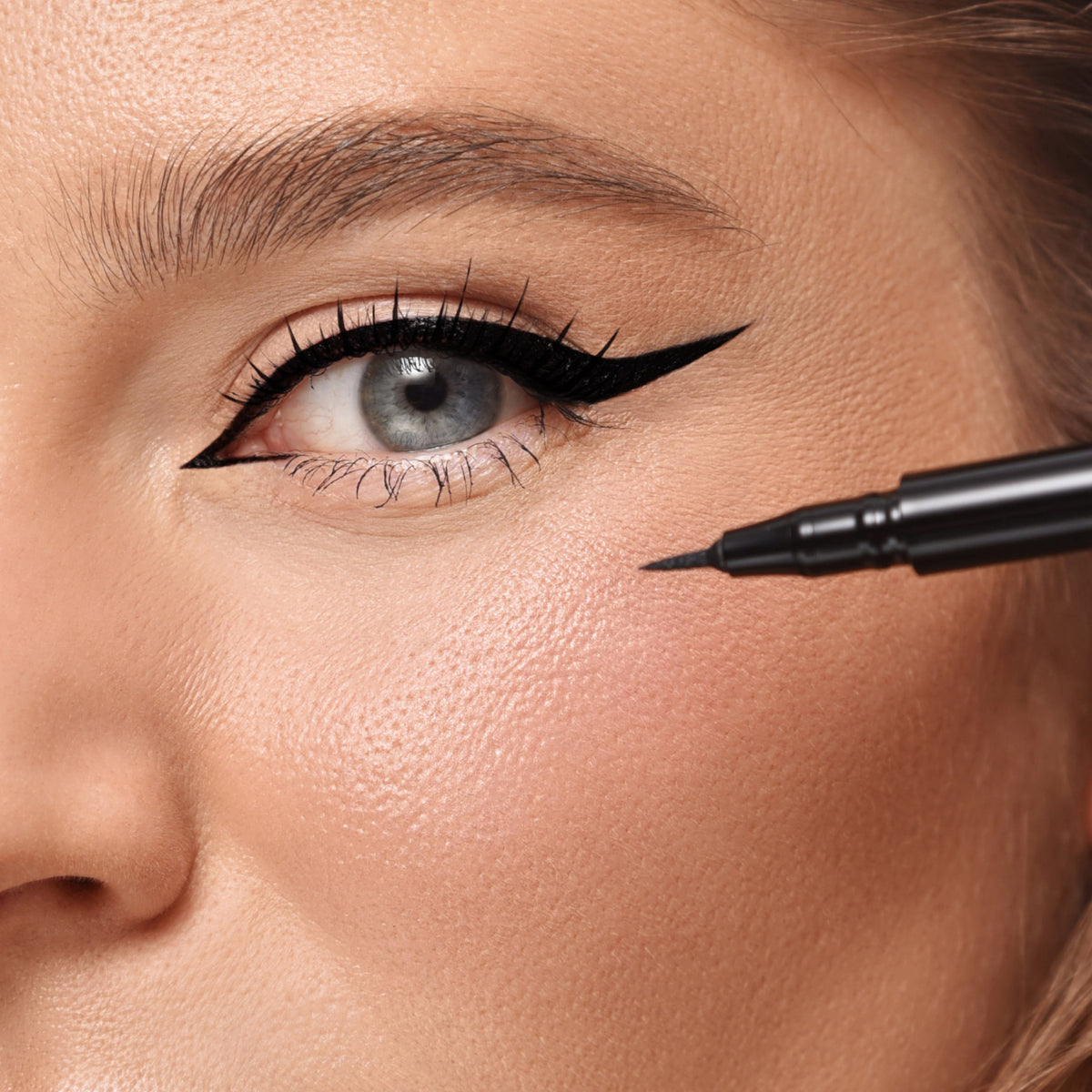 Fine-Line Waterproof Eyeliner